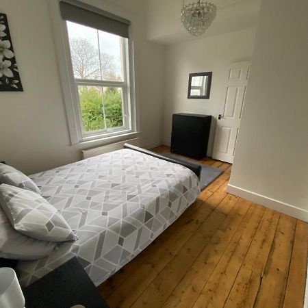 Lovely 2 Bedroom Flat Wifi Close To The Beach Борнмут Экстерьер фото