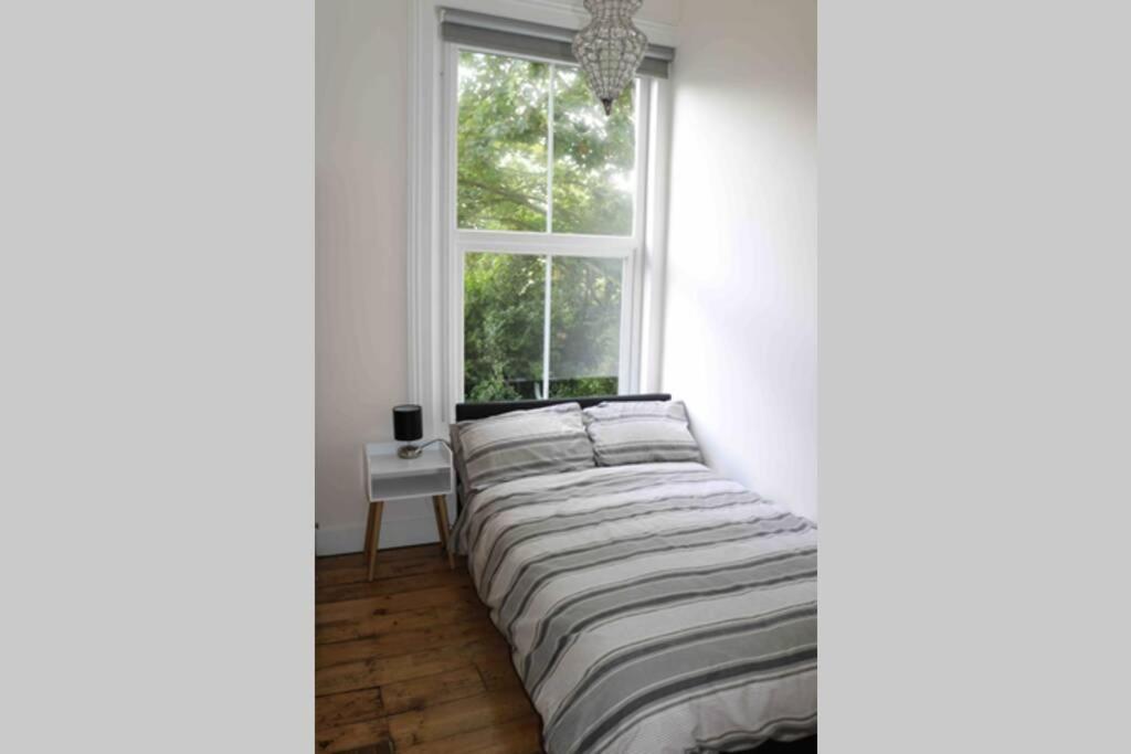 Lovely 2 Bedroom Flat Wifi Close To The Beach Борнмут Экстерьер фото