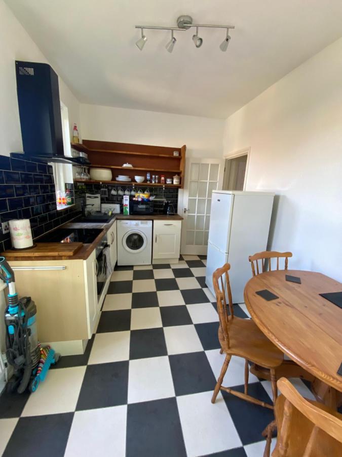 Lovely 2 Bedroom Flat Wifi Close To The Beach Борнмут Экстерьер фото